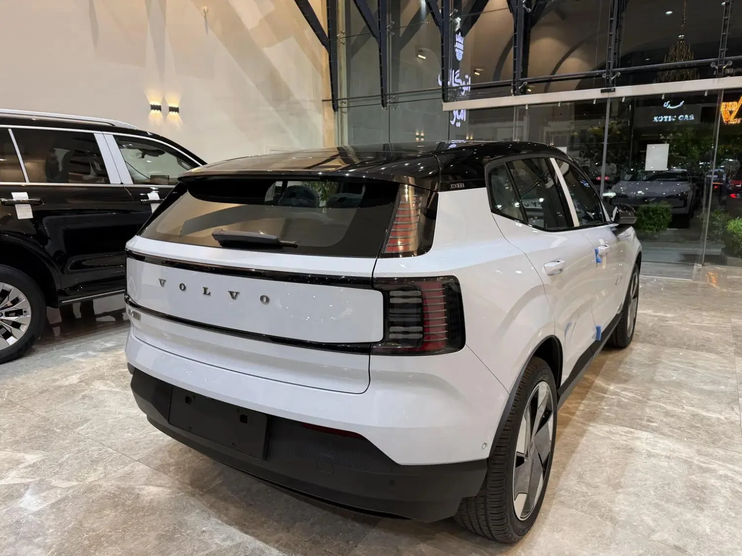 ولوو  EX30 3