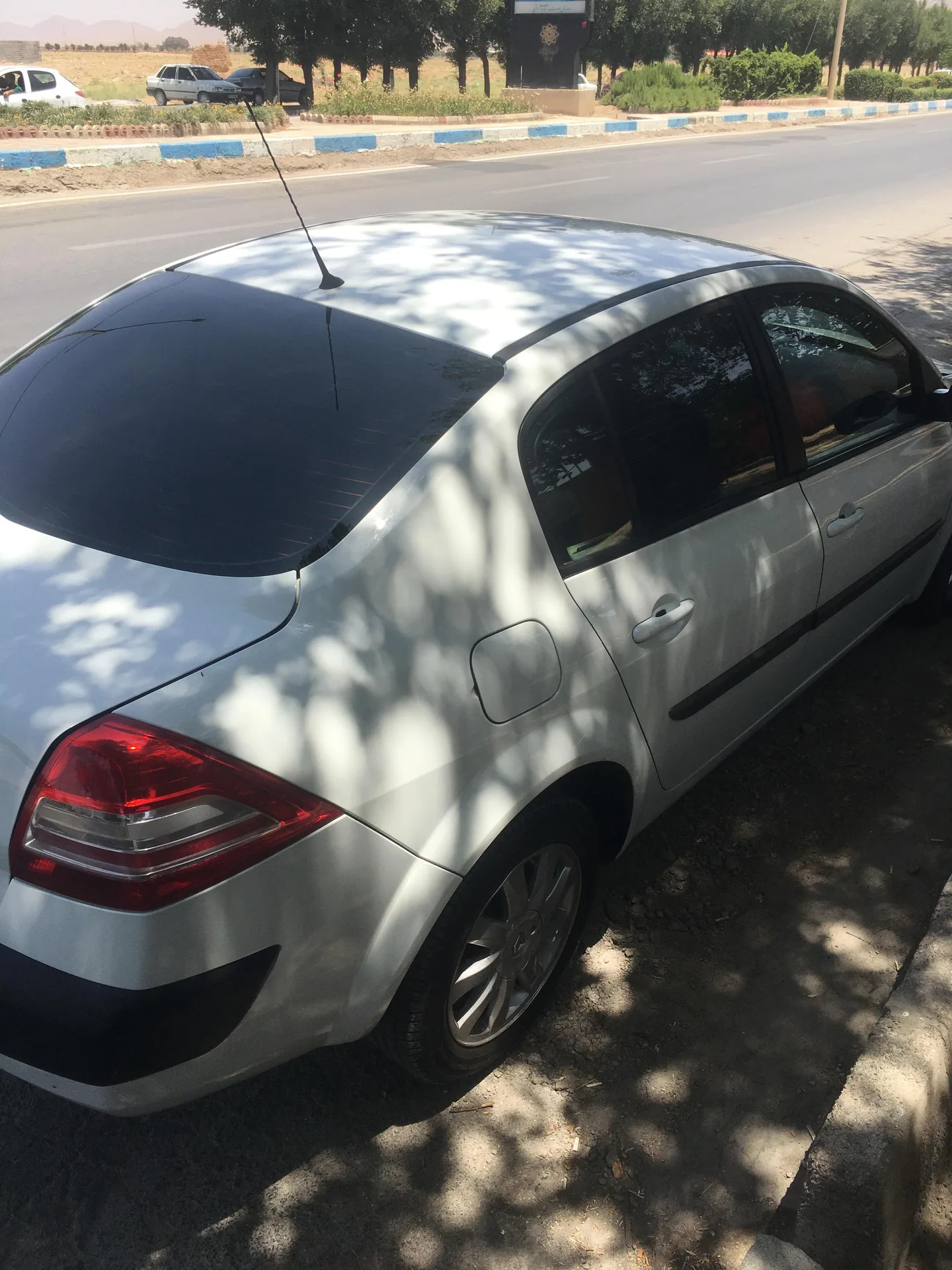 رنو مگان (مونتاژ)