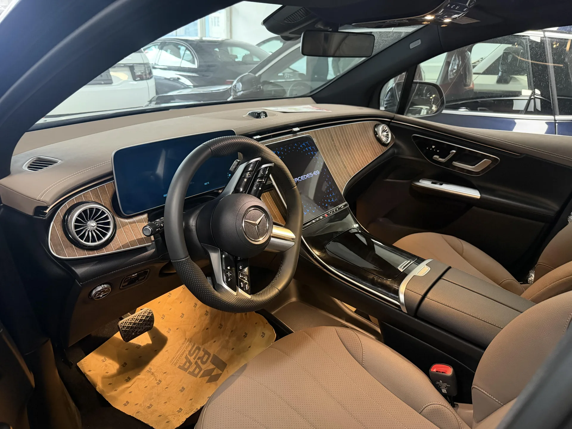 بنز  EQE SUV 3