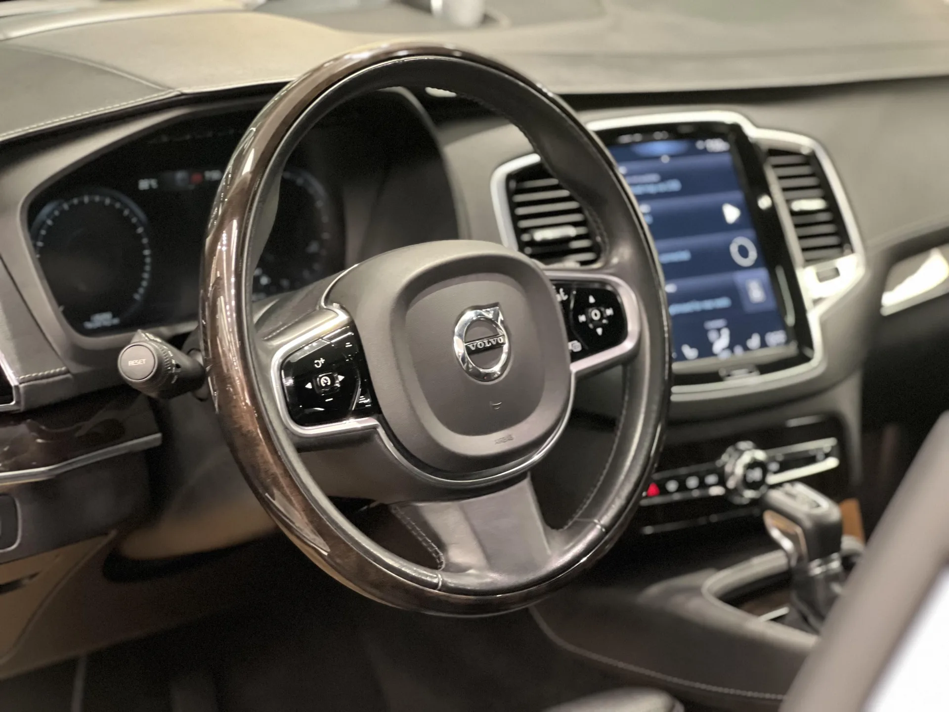 ولوو  XC90 5