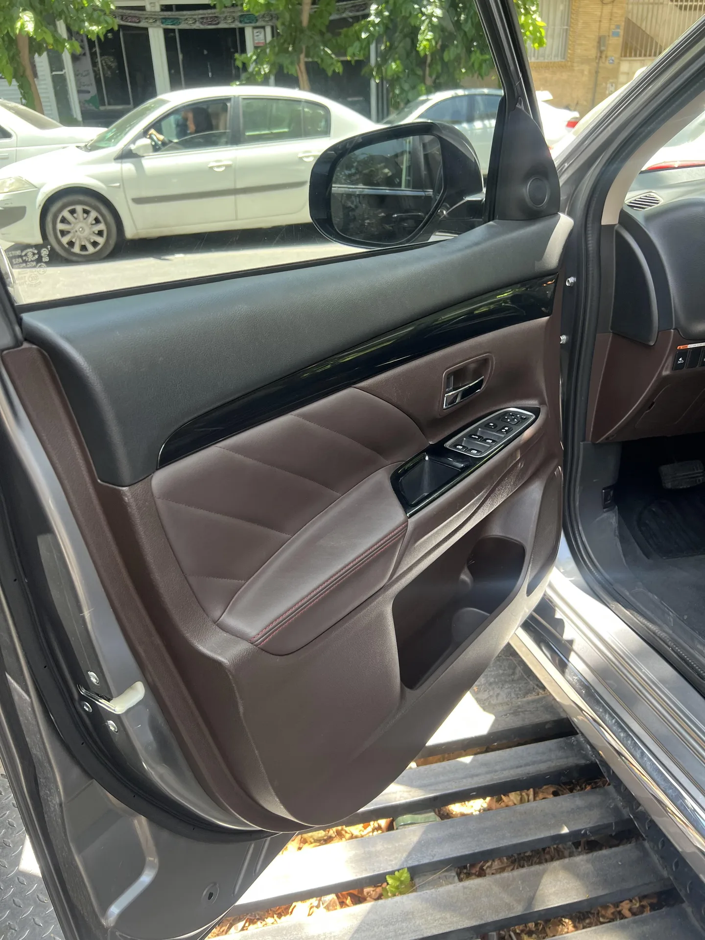 میتسوبیشی  اوتلندر PHEV 7