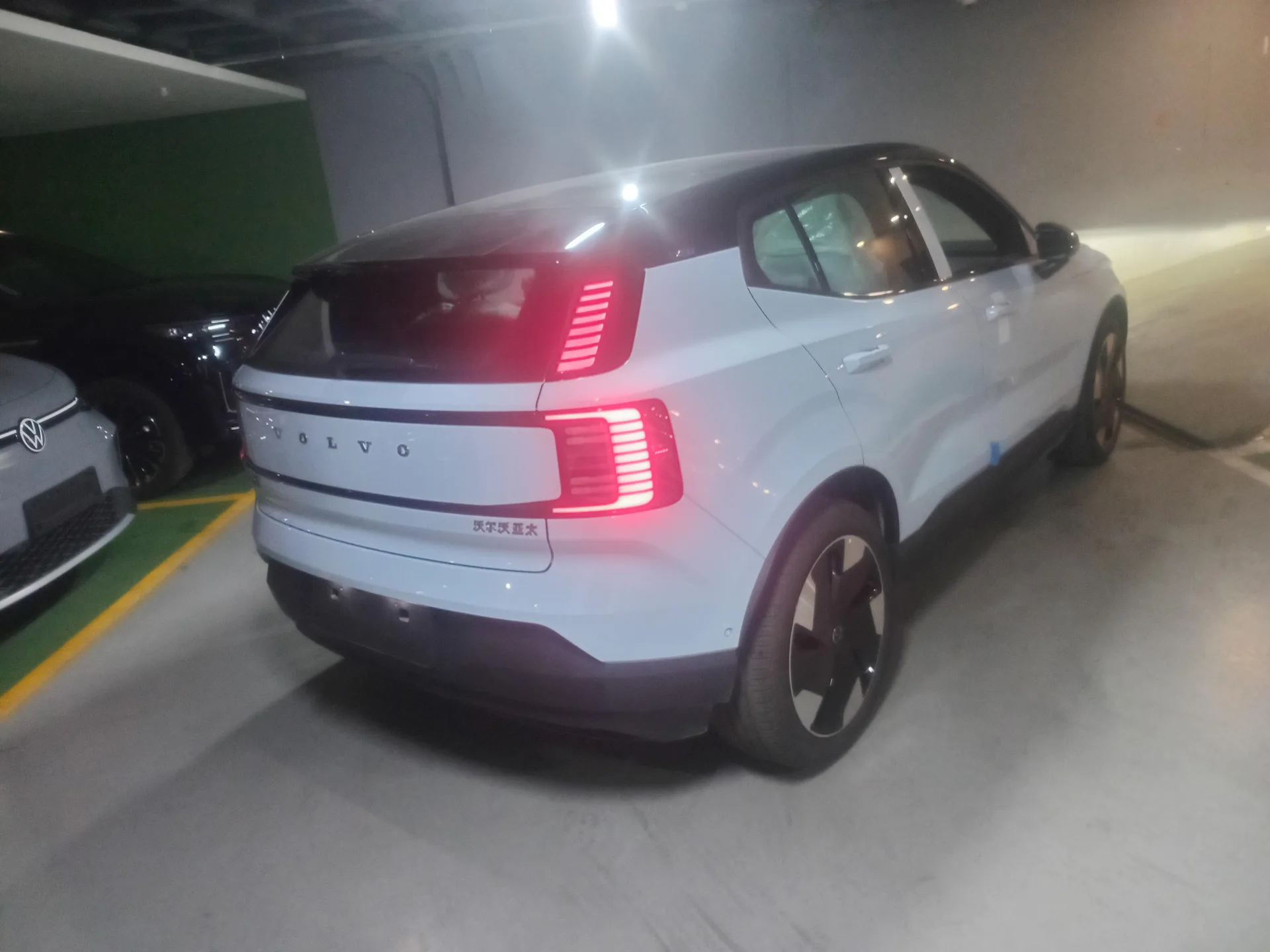 ولوو  EX30 2