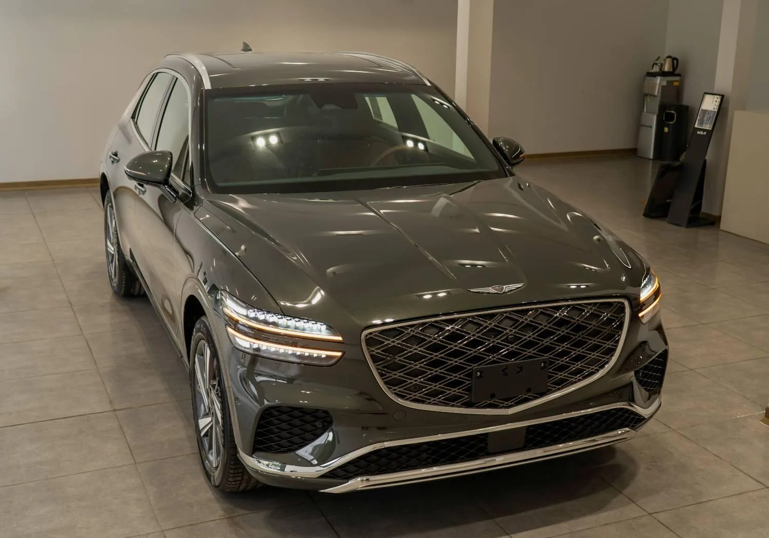 جنسیس  GV70 2