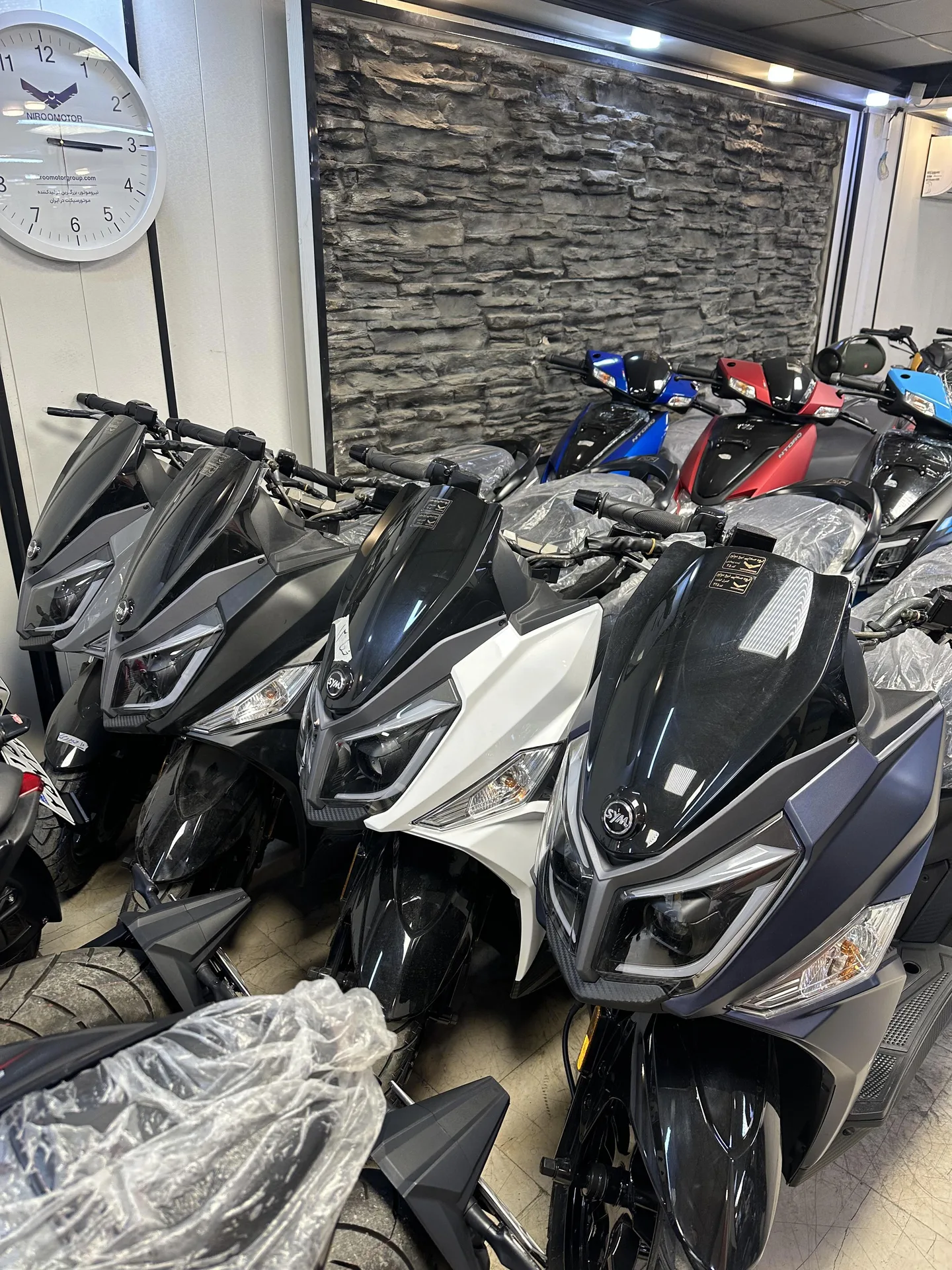 اس وای ام  گلکسی J 200