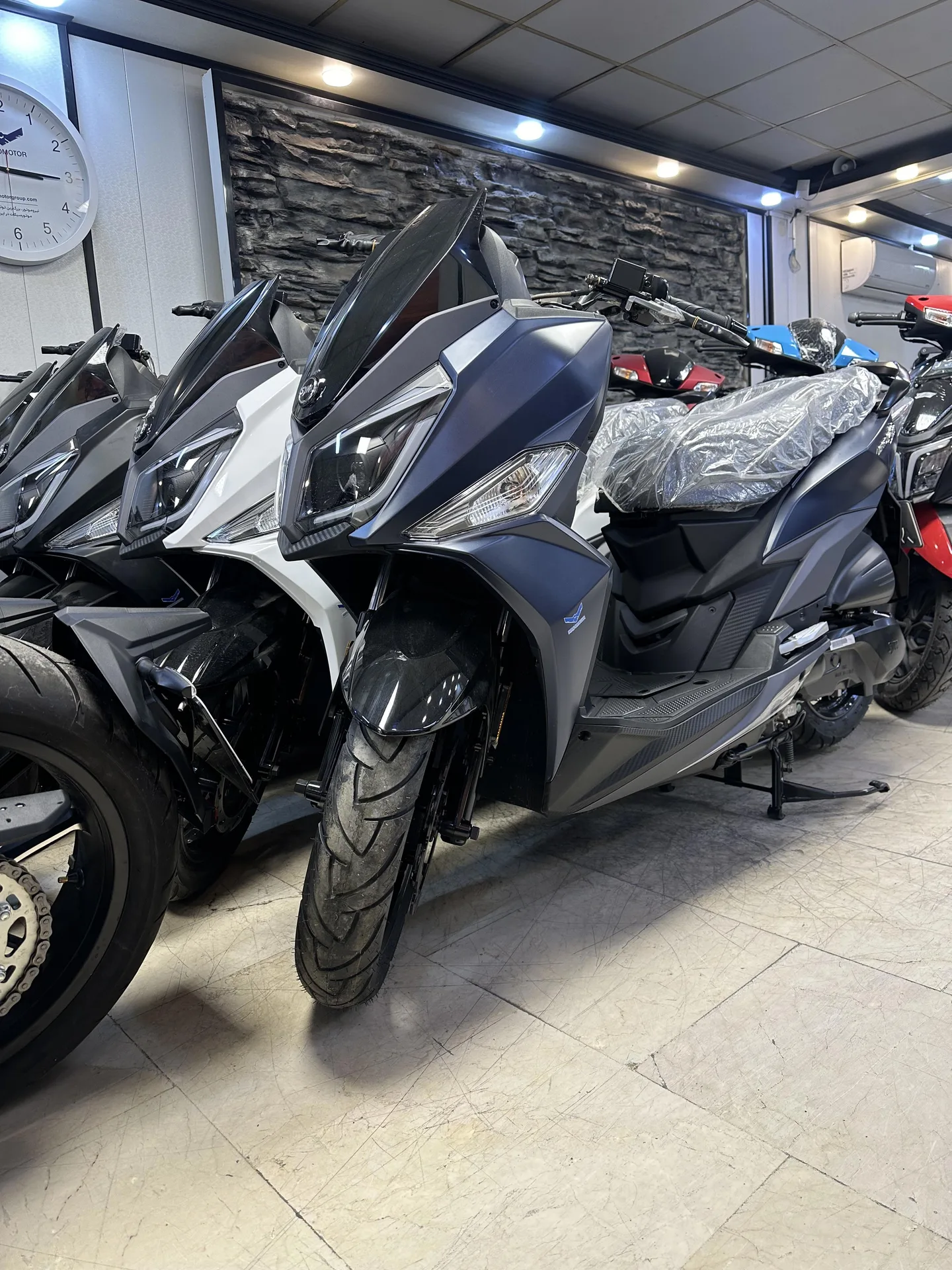 اس وای ام  گلکسی J 200 2