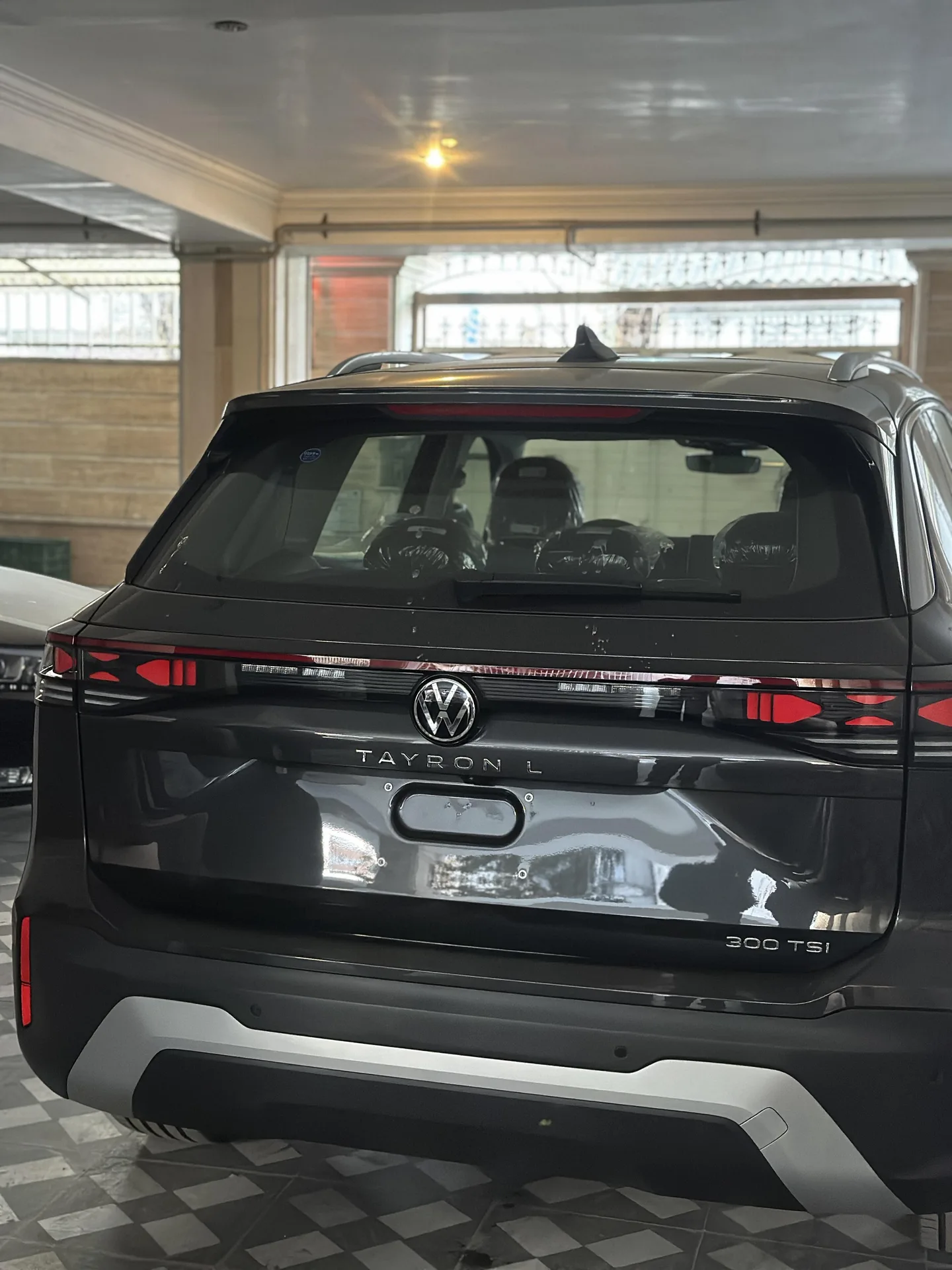 فولکس  تایرون L 4