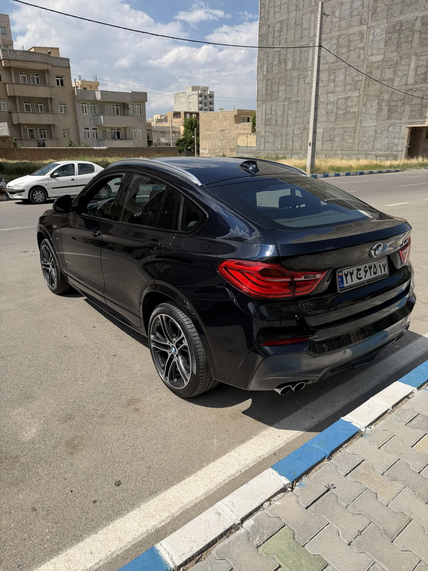 ب ام و  X4