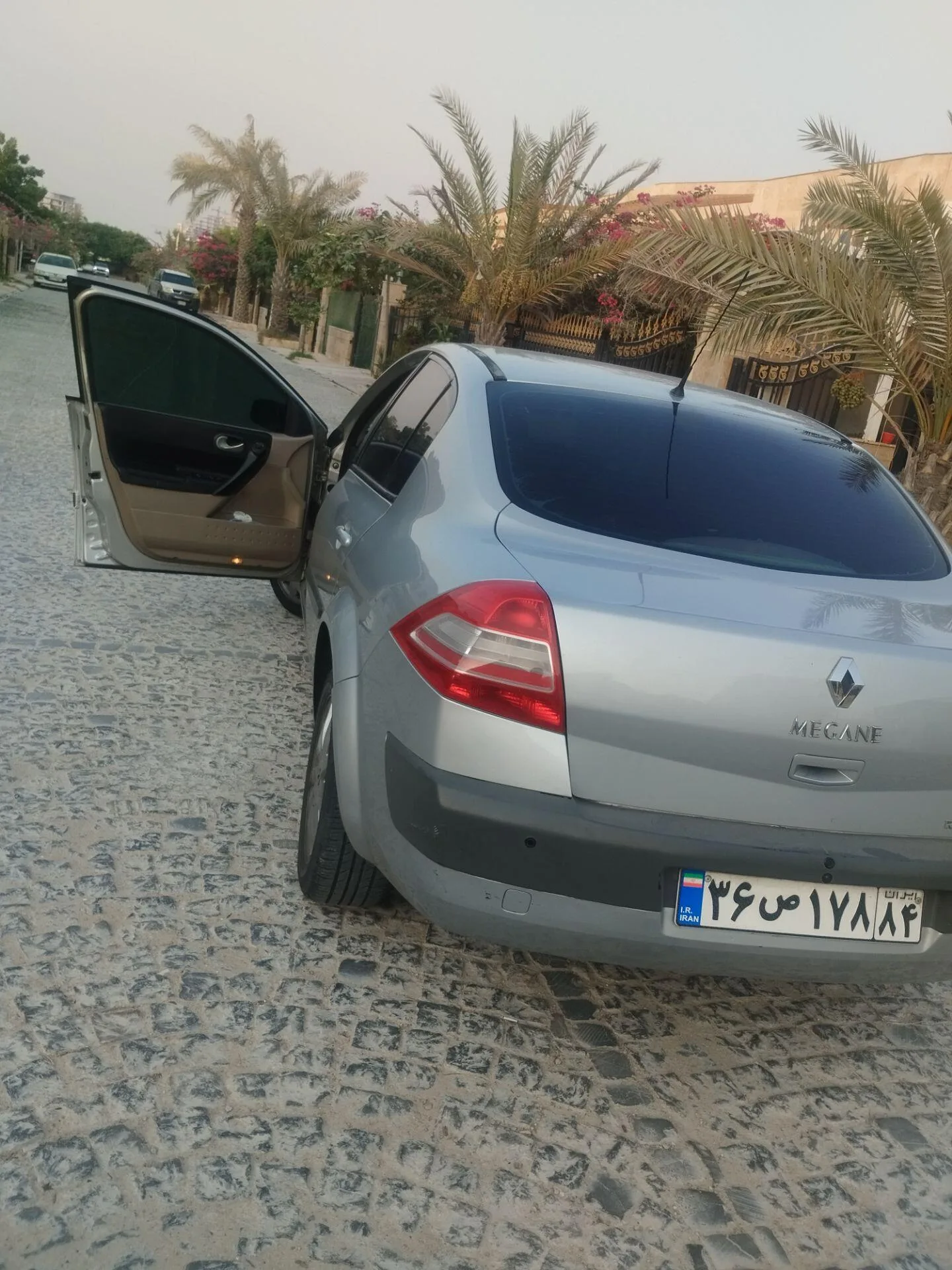 رنو مگان (مونتاژ)