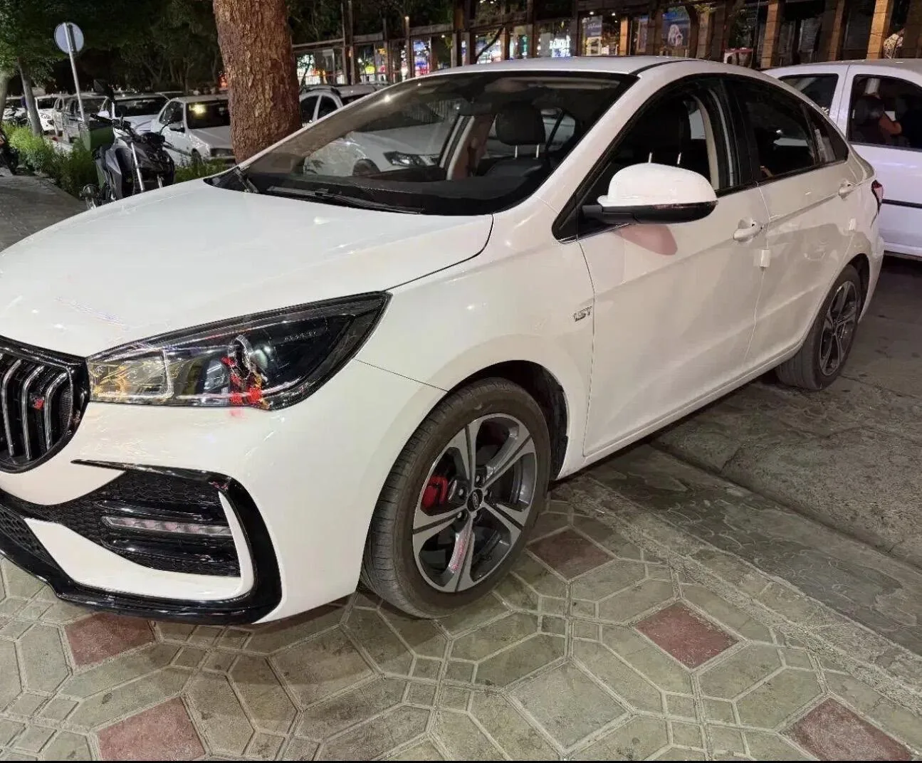 ام وی ام آریزو 5ev