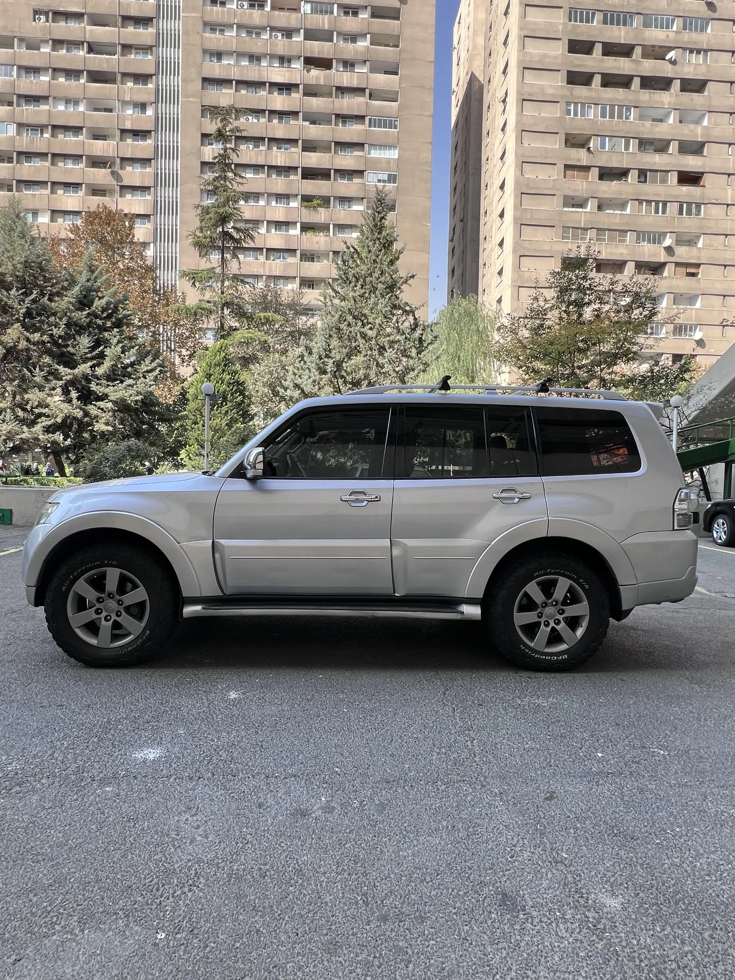 میتسوبیشی  پاجرو چهار در