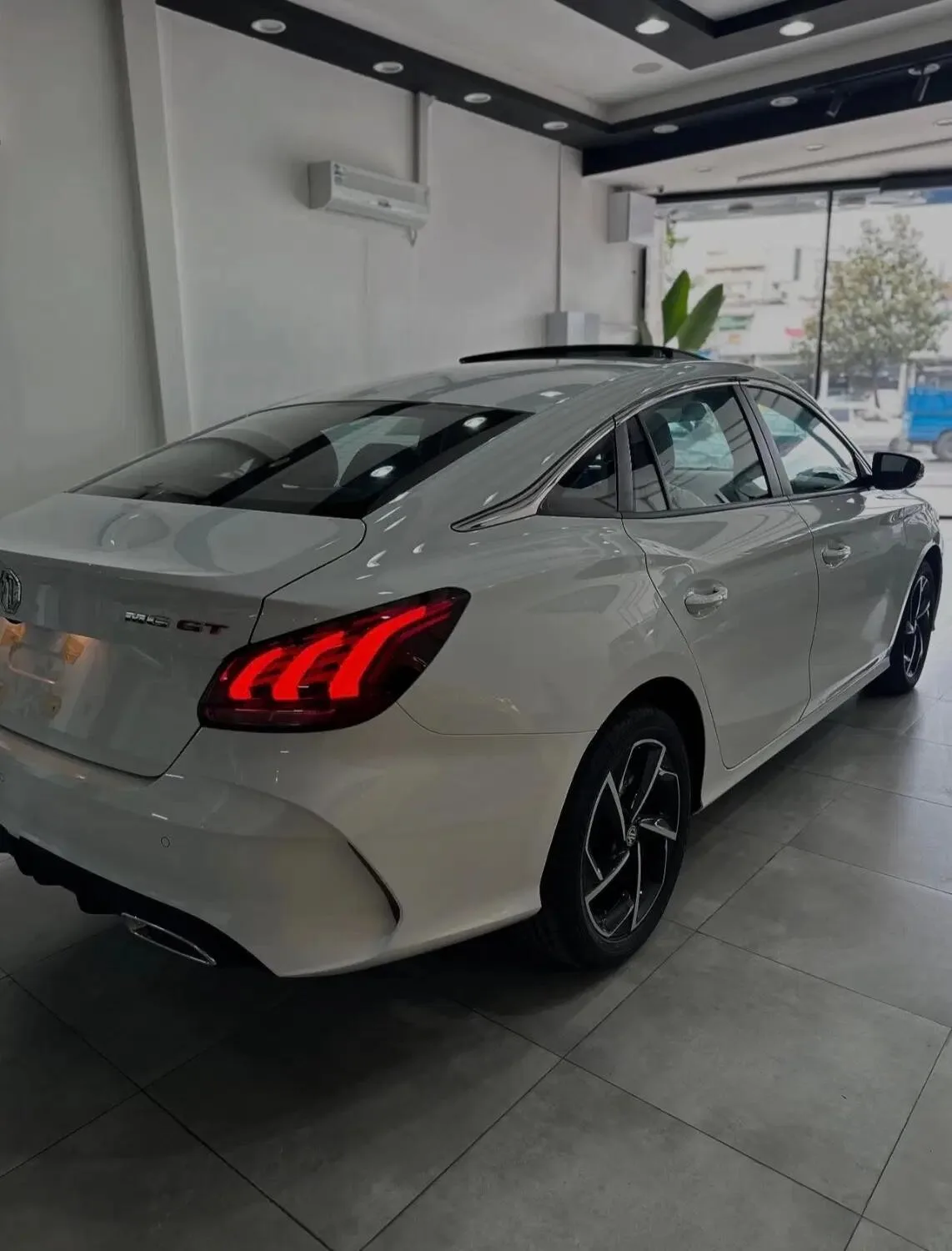 ام جی  GT 5
